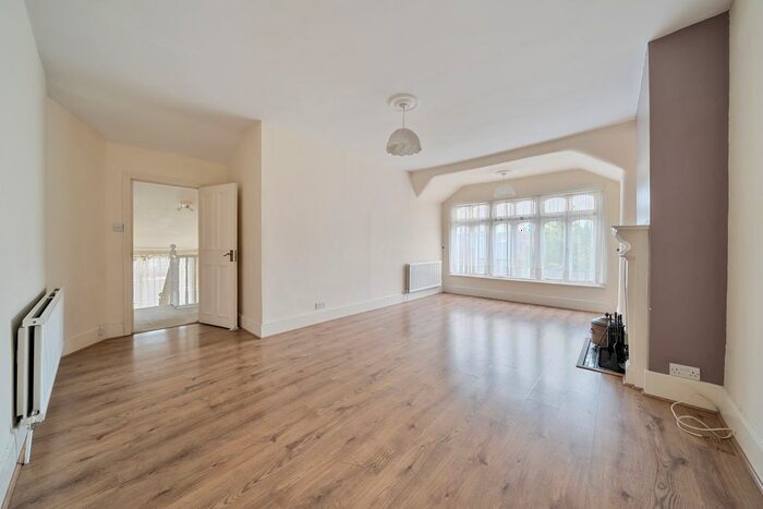 1 Bedroom Flat To Rent In Donovan Avenue, London, N10