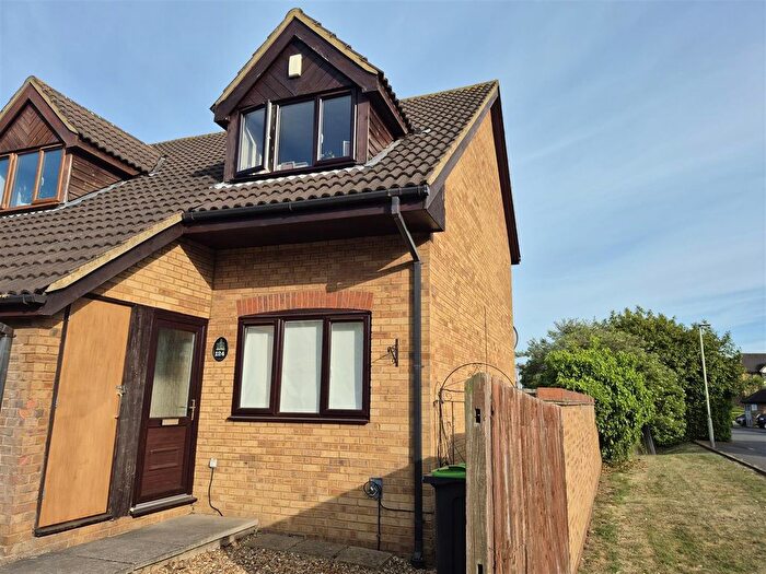 2 Bedroom End Of Terrace House To Rent In Redwood Grove, Bedford, MK42