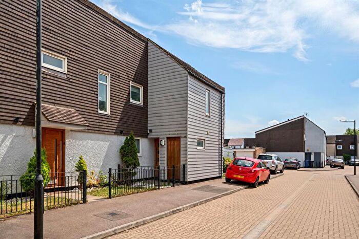 3 Bedroom Terraced House For Sale In Millson Close, London, N20