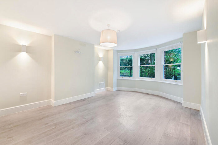 1 Bedroom Apartment To Rent In The Gardens, East Dulwich London, SE22