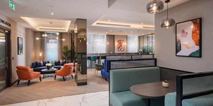 2 Bedroom Flat To Rent In Fairfield Avenue, London, TW18