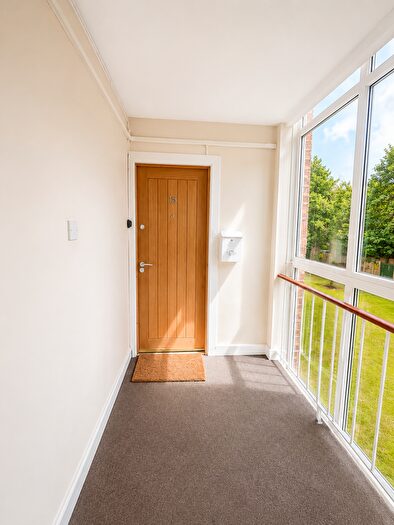2 Bedroom Flat To Rent In Paradise Lane, Birmingham, B28
