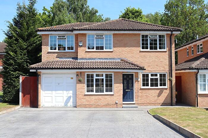 5 Bedroom Detached House For Sale In The Potteries, Farnborough, GU14