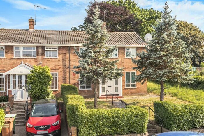 3 Bedroom End Of Terrace House For Sale In Riverdale Road, Erith, DA8