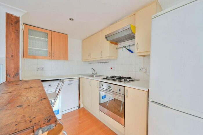 2 Bedroom Flat To Rent In Churchfield Road, Acton, London, W3