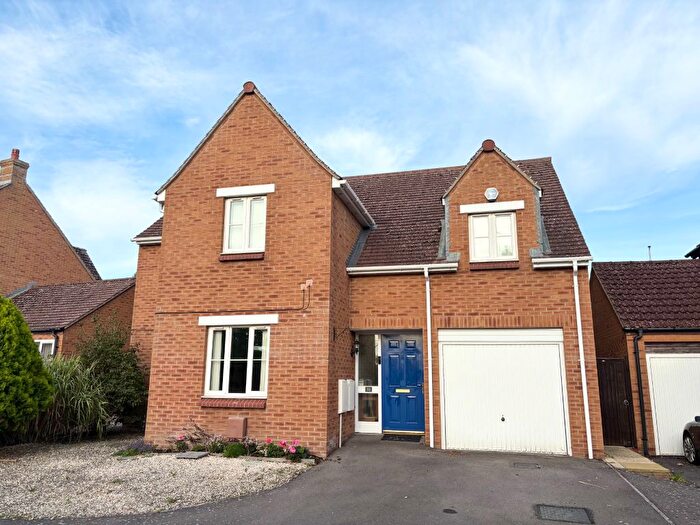 4 Bedroom Detached House For Sale In Robinson Close, Selsey, PO20