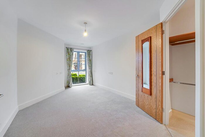 1 Bedroom Flat For Sale In Liberty House, Kingston Road, Raynes Park, SW20