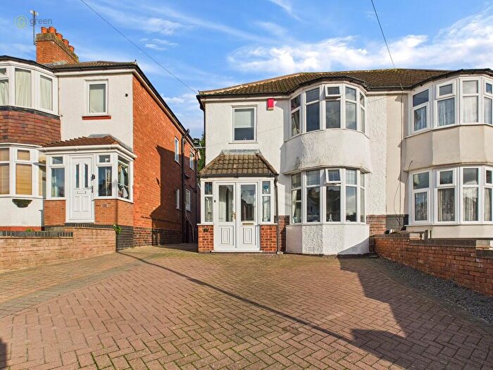 3 Bedroom Semi Detached House For Sale In Fairford Road, Kingstanding, B44