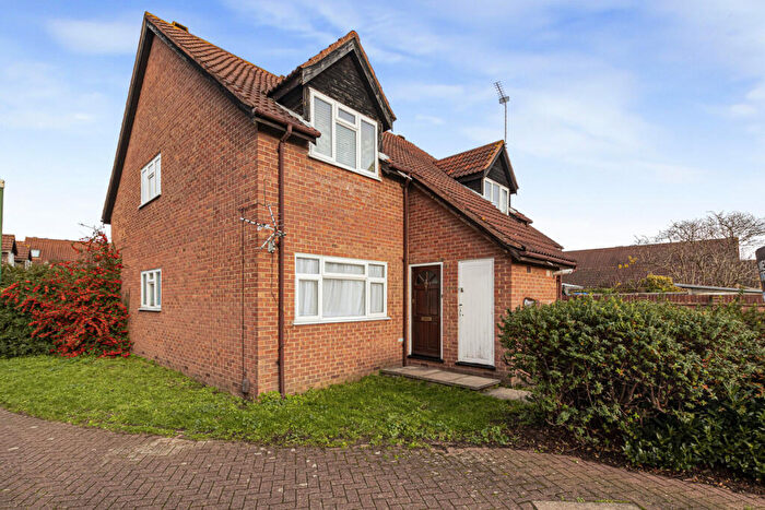 1 Bedroom Flat For Sale In Herald Walk, Dartford, DA1