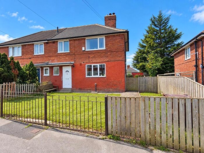 4 Bedroom Semi-Detached House To Rent In Hawkshead Crescent, Leeds, LS14