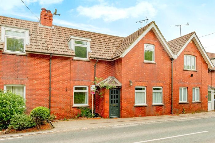 3 Bedroom Terraced House For Sale In Duckyls Cottages, West Hoathly, East Grinstead, RH19