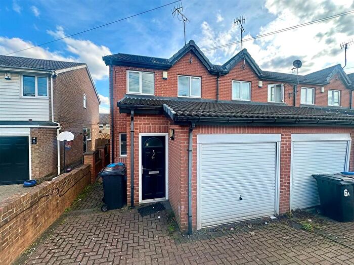 3 Bedroom Property To Rent In Alney Place, Sheffield, S6