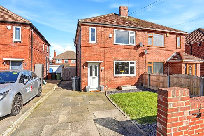 3 Bedroom Semi Detached House For Sale In Kelmscott Avenue, Manston, Leeds, LS15