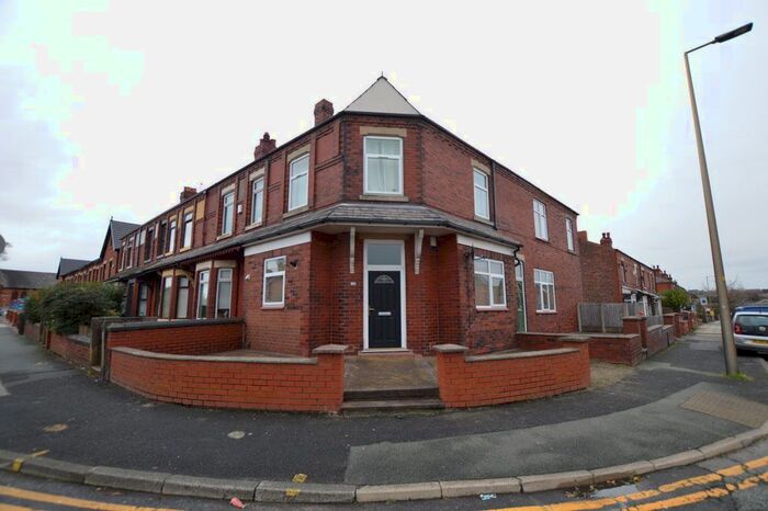 2 Bedroom Flat To Rent In Gidlow Lane, Wigan, WN6