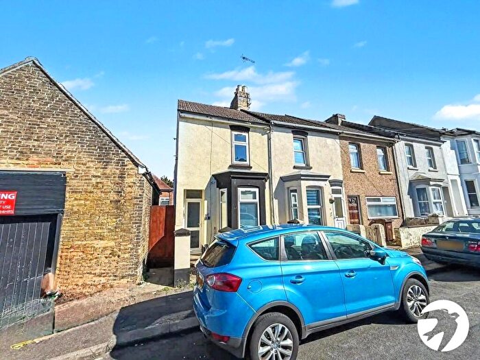 2 Bedroom End Of Terrace House To Rent In Edinburgh Road, Chatham, Kent, ME4