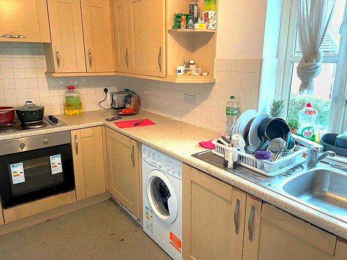 2 Bedroom Flat To Rent In Reid Close, Hayes, Greater London UB3