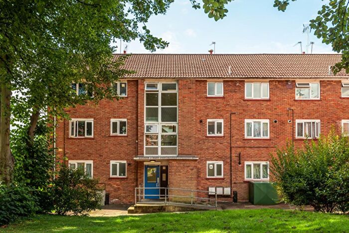 1 Bedroom Apartment To Rent In Victoria Grove, North Finchley, N12