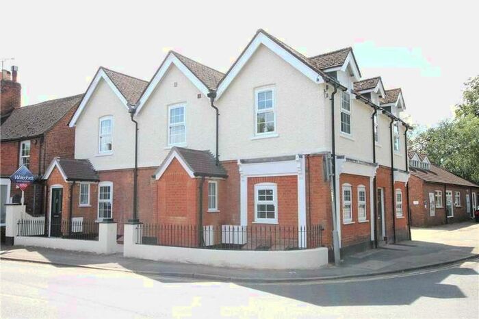 1 Bedroom Flat To Rent In Chertsey Road, GU24