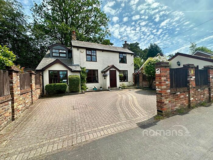 3 Bedroom Cottage For Sale In Crookham Road, Fleet, Hampshire, GU51