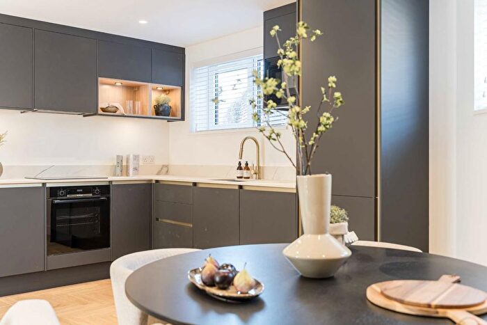 1 Bedroom Property For Sale In Waldeck Road, Chiswick, W4