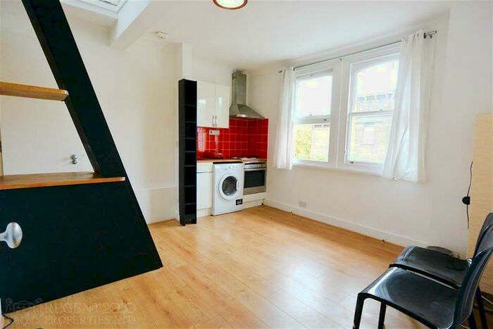 Flat To Rent In South Villas, London, NW1