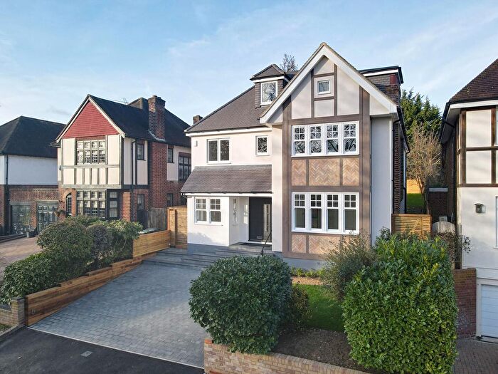 5 Bedroom Property For Sale In Brook Way, Chigwell, IG7