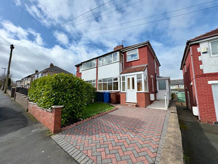 3 Bedroom Semi Detached House For Sale In Thirlmere Road, Burnley, BB10