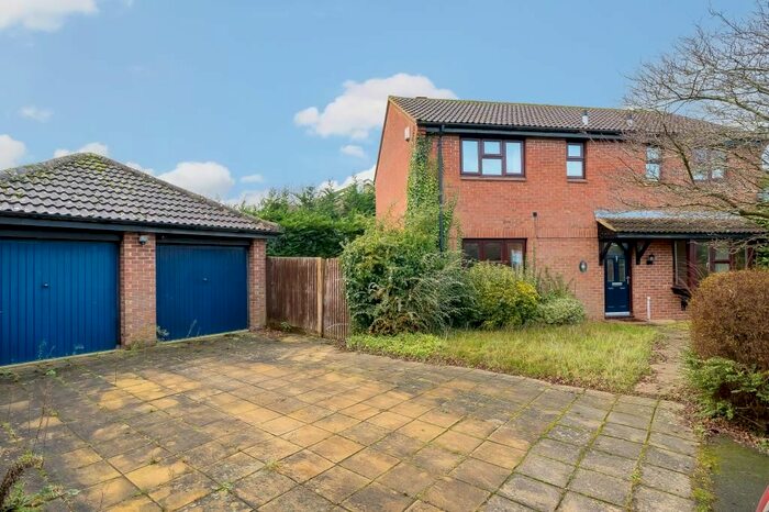 4 Bedroom Detached House To Rent In Putman Close, Thame, OX9