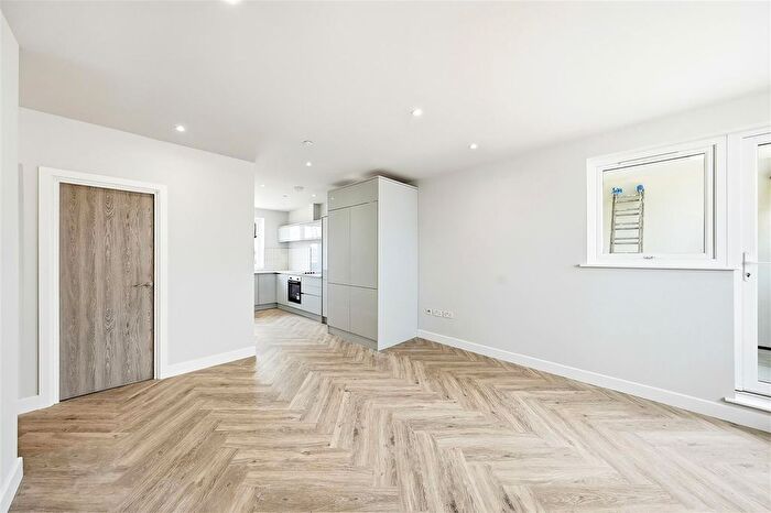 4 Bedroom Flat For Sale In Pemberton Court, Portlet Street, London, E1