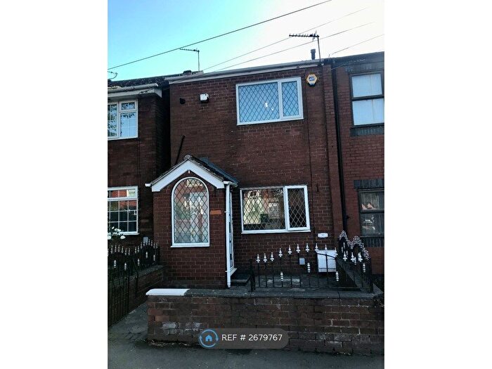 2 Bedroom Semi Detached House To Rent In Walkden Road, Worsley, Manchester, M28