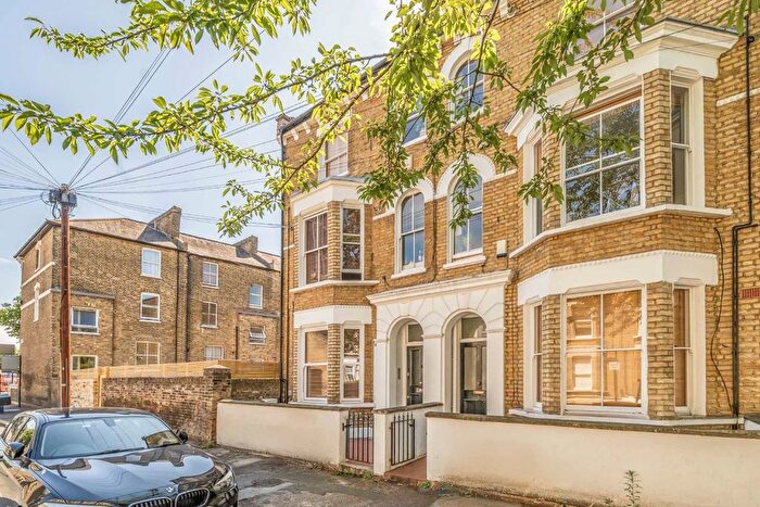 3 Bedroom Flat To Rent In Chantrey Road, Stockwell, SW9