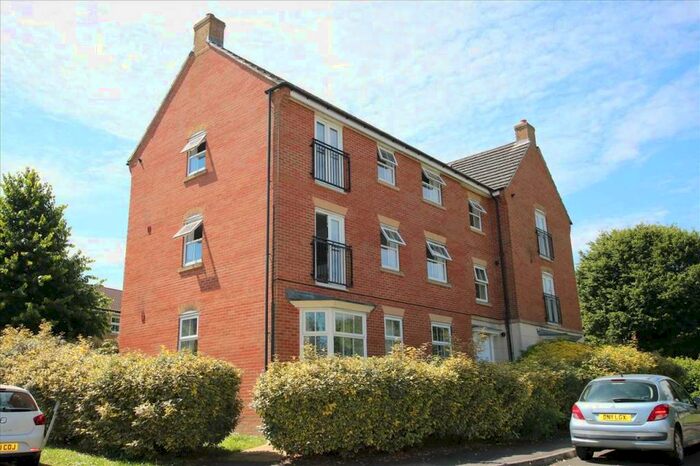2 Bedroom Apartment To Rent In Lintham Drive, Kingswood, Bristol, BS15
