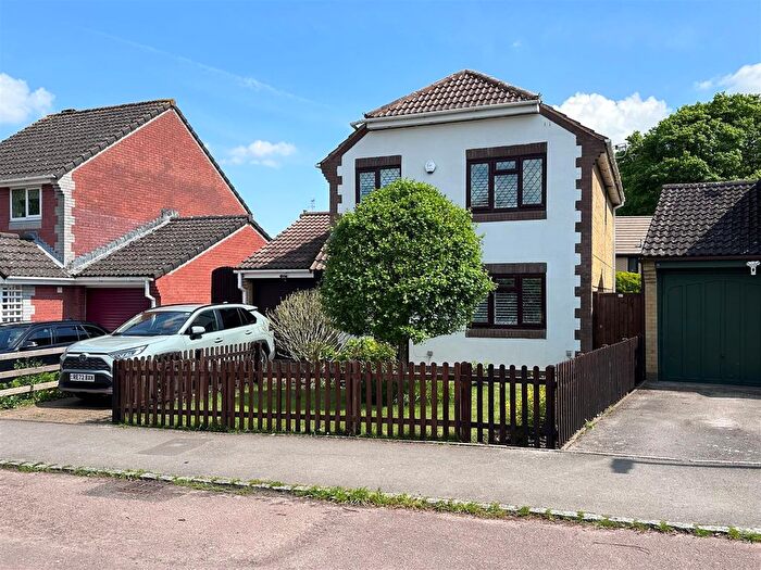 4 Bedroom Detached House For Sale In Maple Close, Calne, SN11