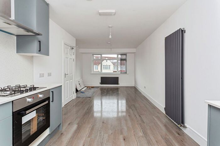 2 Bedroom Flat To Rent In Masefield Avenue, Southall, UB1
