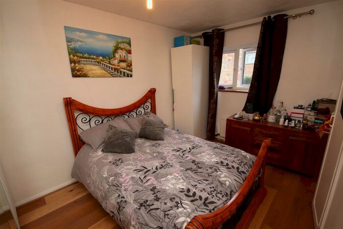 3 Bedroom End Of Terrace House For Sale In Page Close, Bean, Dartford, DA2