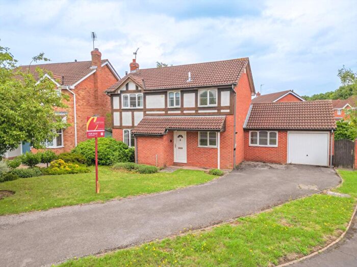 4 Bedroom Detached House For Sale In Tiverton Drive, Nuneaton, CV11