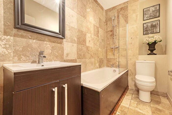 1 Bedroom Apartment For Sale In Empire Wharf, Bow, E3