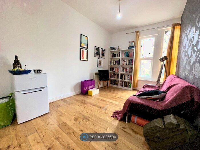 1 Bedroom Flat To Rent In Peckham Road, London, SE5