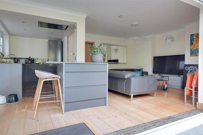 2 Bedroom Apartment To Rent In Princes Crescent, Lyndhurst, SO43