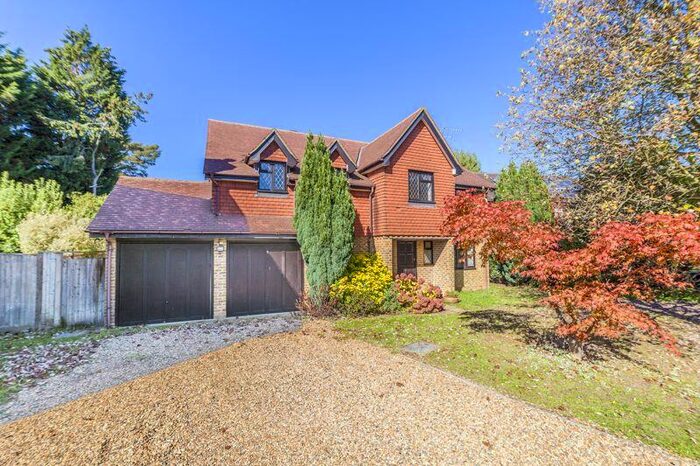 5 Bedroom House To Rent In Kingsmead Park, KT10