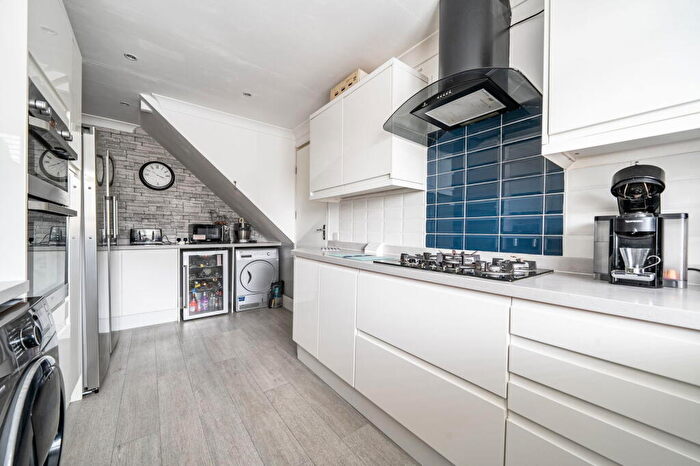 3 Bedroom Semi-Detached House For Sale In Laurel Close, Southampton, SO19