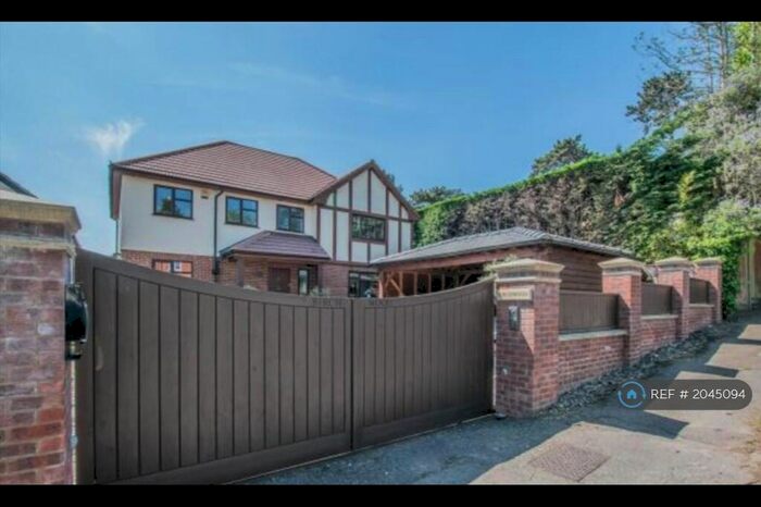 5 Bedroom Detached House To Rent In Briscoe Road, Hoddesdon, EN11