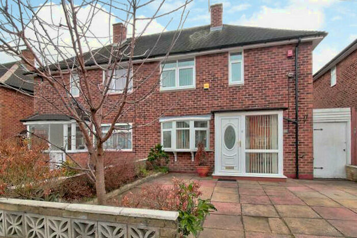 3 Bedroom Semi-Detached House To Rent In Blenheim Road, Solihull, B90