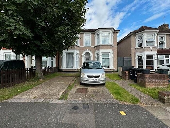 1 Bedroom Flat To Rent In Elgin Road, Seven Kings, Ilford, IG3