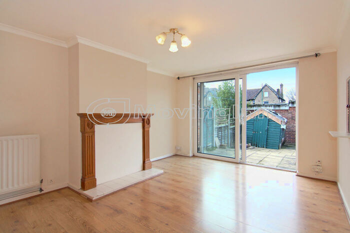 2 Bedroom Flat To Rent In Norwich Road, Thornton Heath, Surrey, CR7
