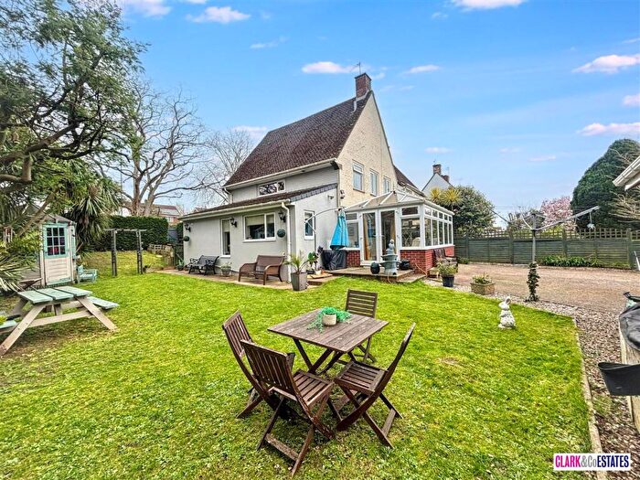 3 Bedroom Semi-Detached House For Sale In Topsham Road, Topsham, EX2