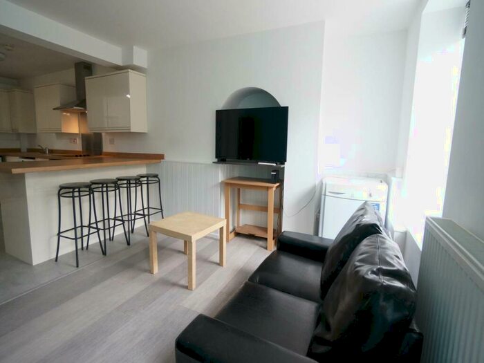 4 Bedroom House To Rent In Caellepa, Bangor, Gwynedd, LL57