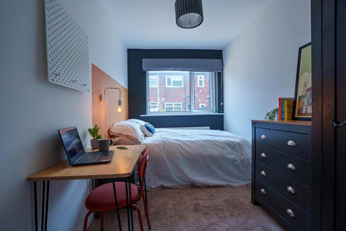 4 Bedroom House To Rent In Park View Grove, Leeds, LS4