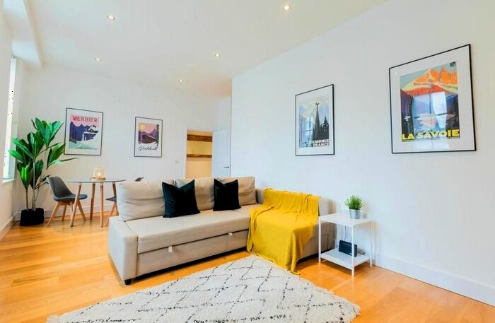 2 Bedroom Flat For Sale In St. Johns Place, Wakefield, WF1