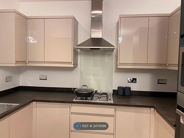 2 Bedroom Flat To Rent In Three Rivers House, Truro, TR1